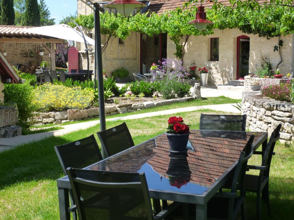 Au Mas De Gamet Bed and Breakfast Théminettes Exteriör bild