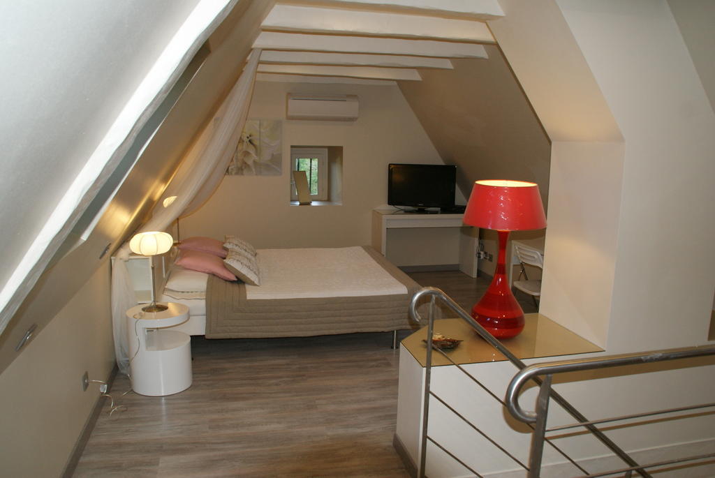 Au Mas De Gamet Bed and Breakfast Théminettes Rum bild