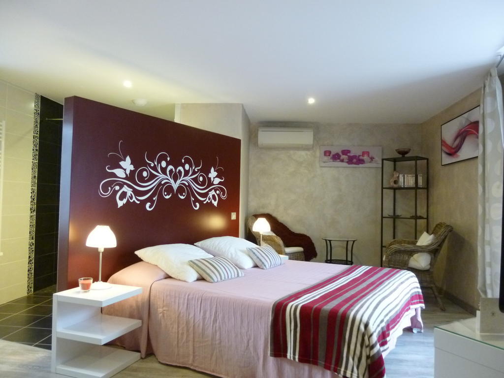Au Mas De Gamet Bed and Breakfast Théminettes Rum bild